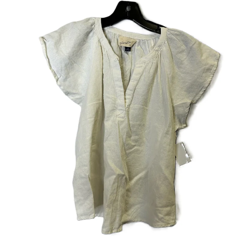 Top Short Sleeve By Universal Thread In Cream, Size: M